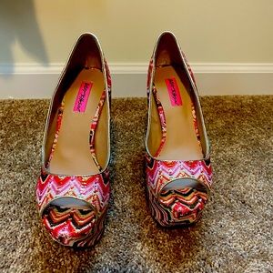 Betsey Johnson size 9 heels